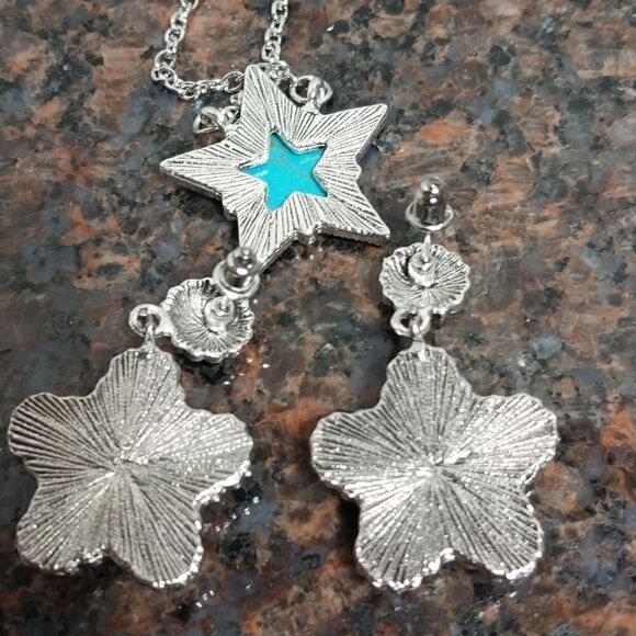 Tourquise Necklace and Earrings - Picture 4 of 7